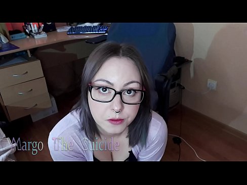 ❤️ Сексуальна дівчина в окулярах глибоко відсмоктує дилдо на камеру Супер секс у нас ❌️