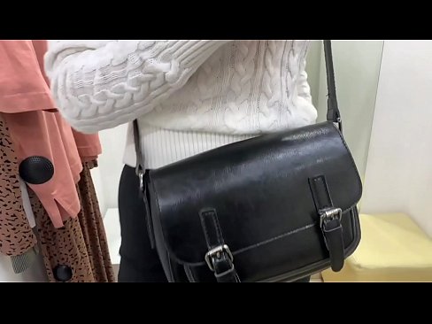 ❤️ Публічна мастурбація молодої сучки FeralBerry фалоімітатором у примірочній Супер секс у нас ❌️